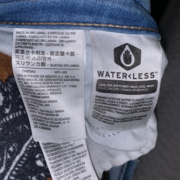 High rise button fly light wash crop Levi’s jeans Sz 27 like new ultra stretchy - Picture 17 of 17